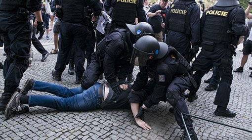 Cảnh sát Czech căng mình chống khủng bố